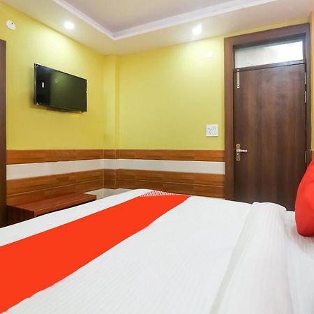 Hotel O Mayur Plaza Делхи Екстериор снимка