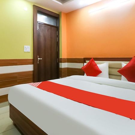 Hotel O Mayur Plaza Делхи Екстериор снимка