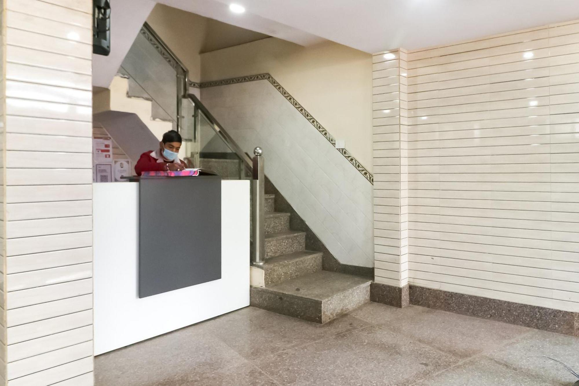 Hotel O Mayur Plaza Делхи Екстериор снимка
