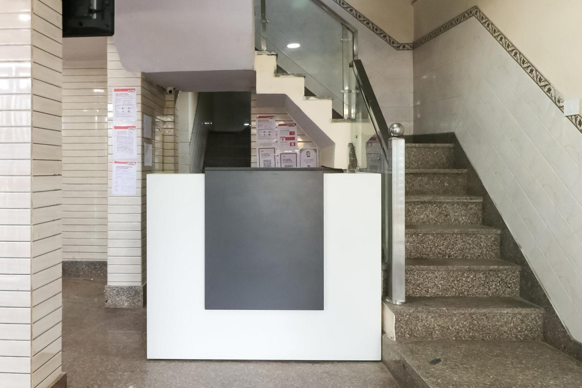 Hotel O Mayur Plaza Делхи Екстериор снимка