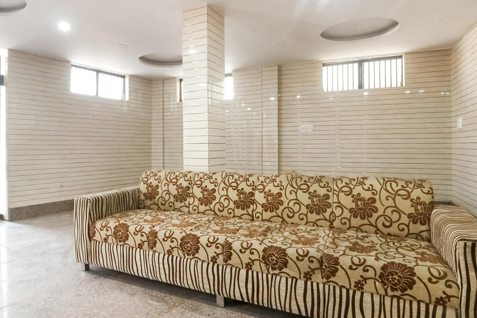 Hotel O Mayur Plaza Делхи Екстериор снимка