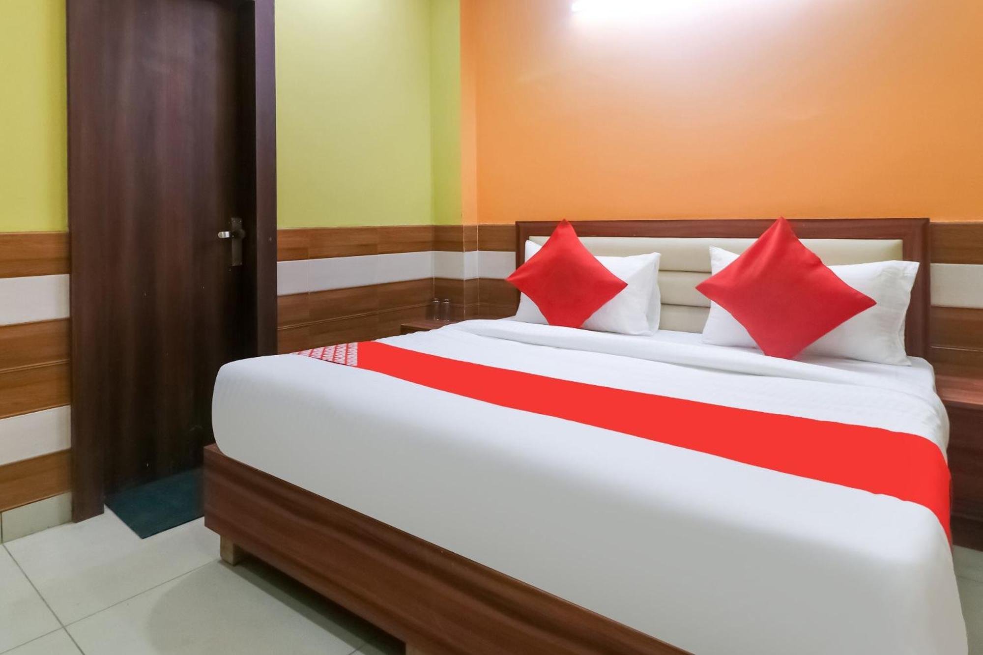 Hotel O Mayur Plaza Делхи Екстериор снимка