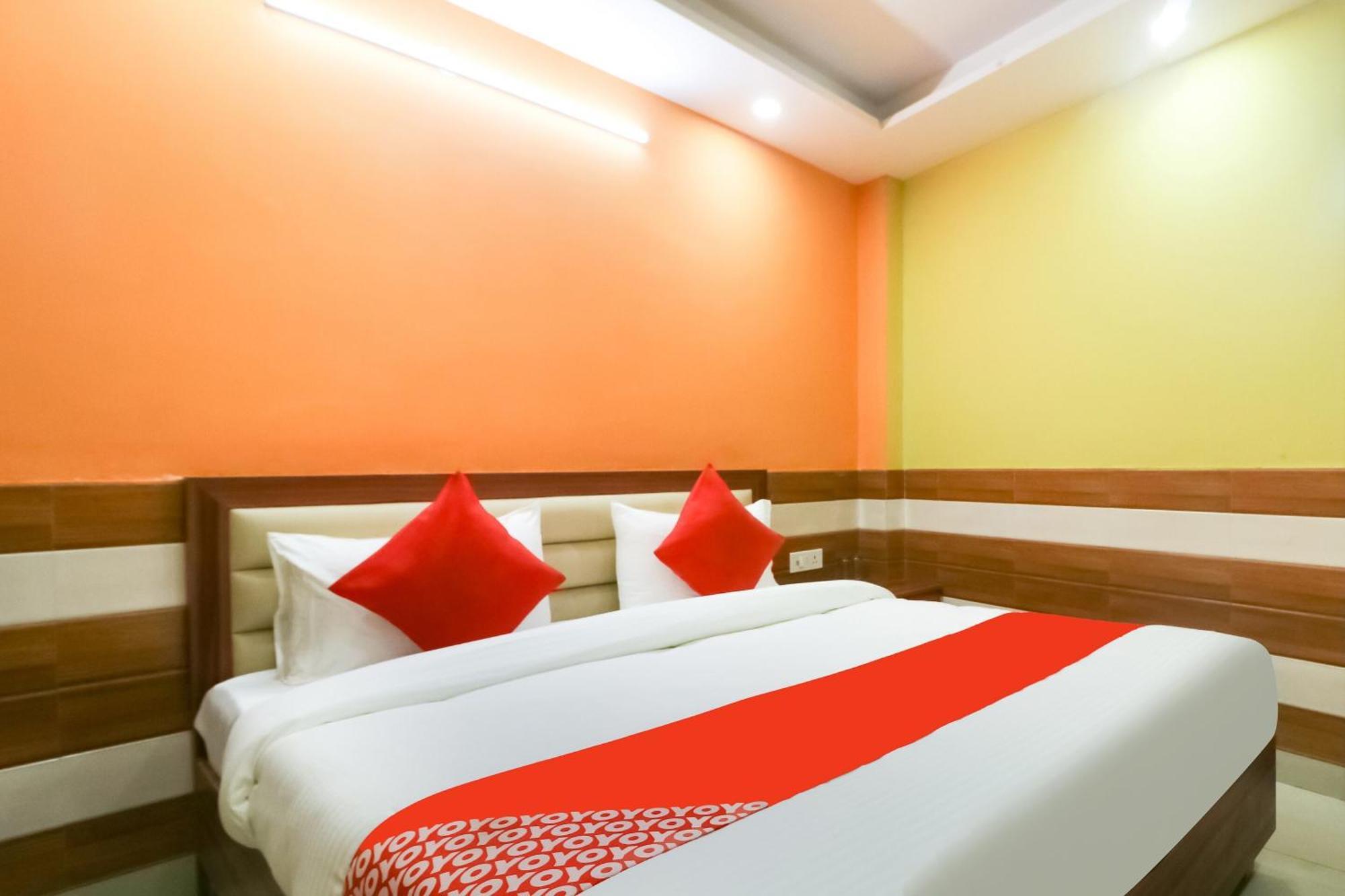 Hotel O Mayur Plaza Делхи Екстериор снимка
