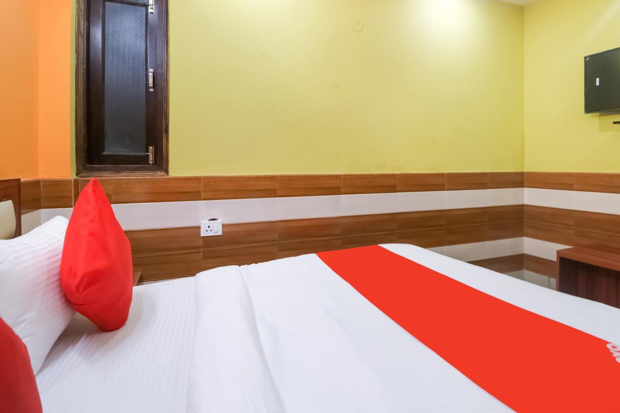Hotel O Mayur Plaza Делхи Екстериор снимка