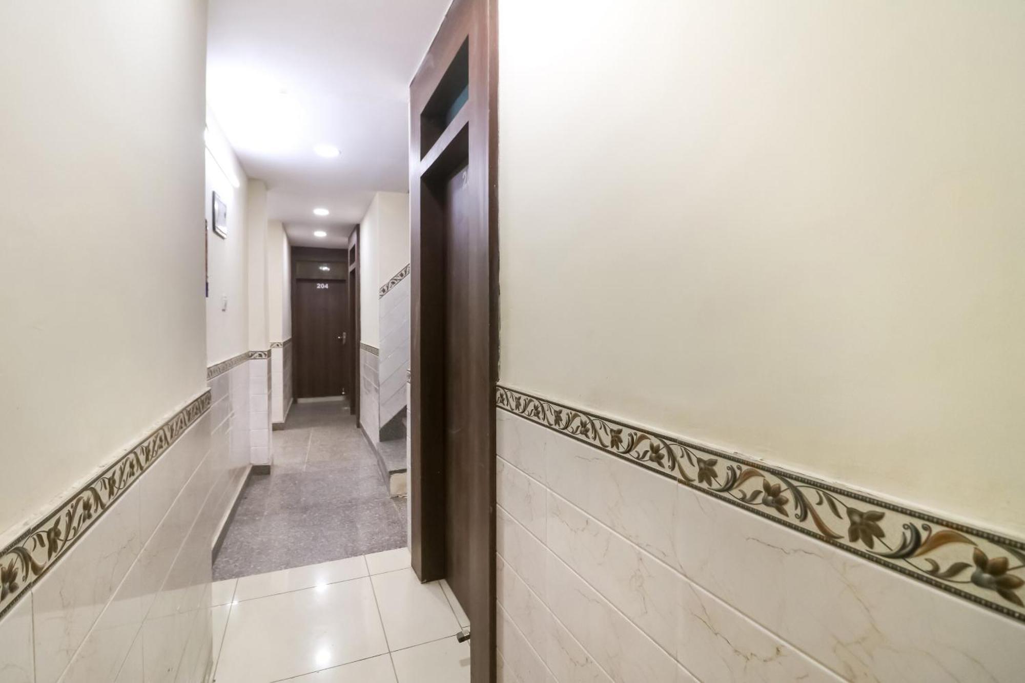 Hotel O Mayur Plaza Делхи Екстериор снимка