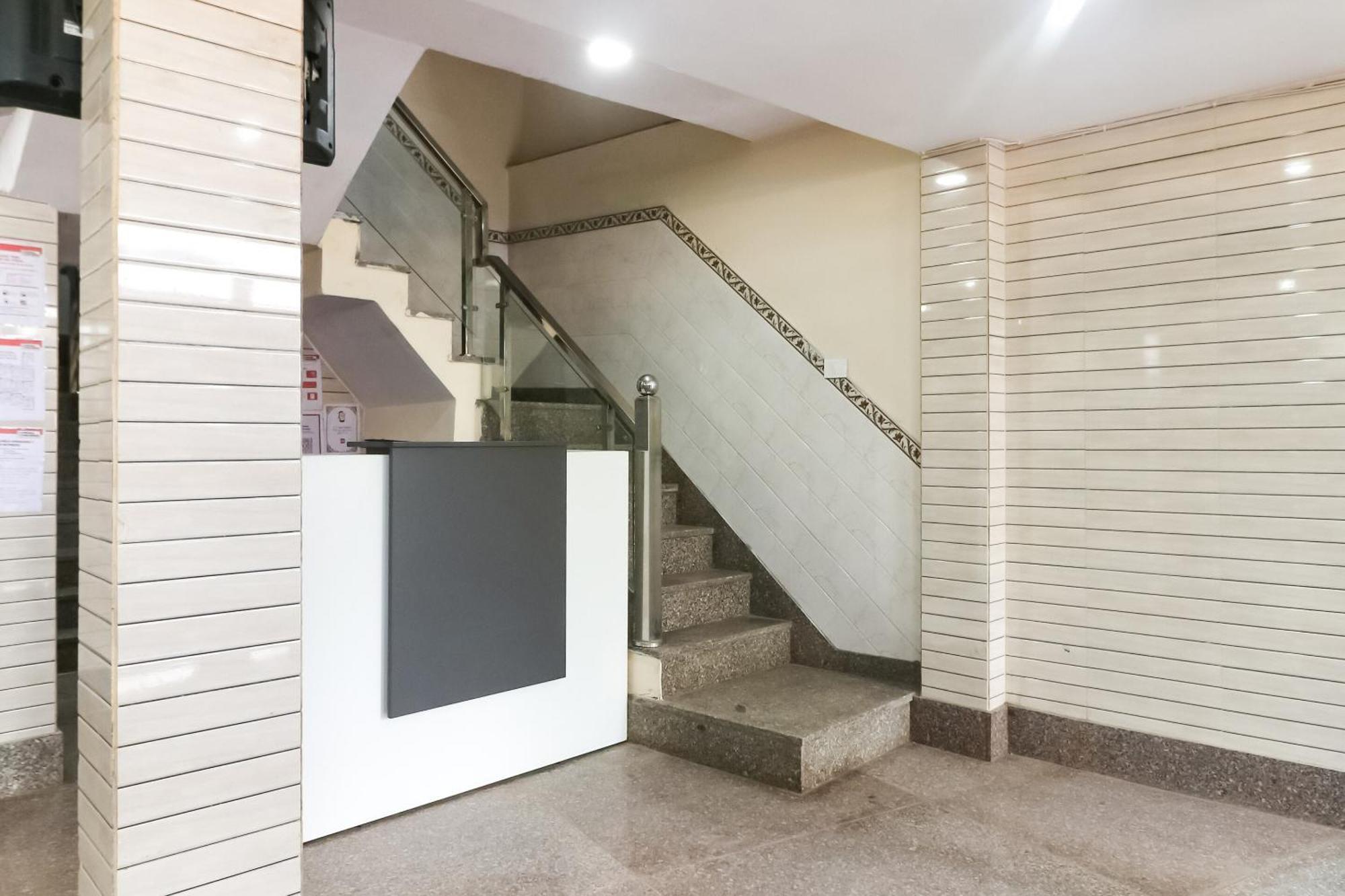 Hotel O Mayur Plaza Делхи Екстериор снимка